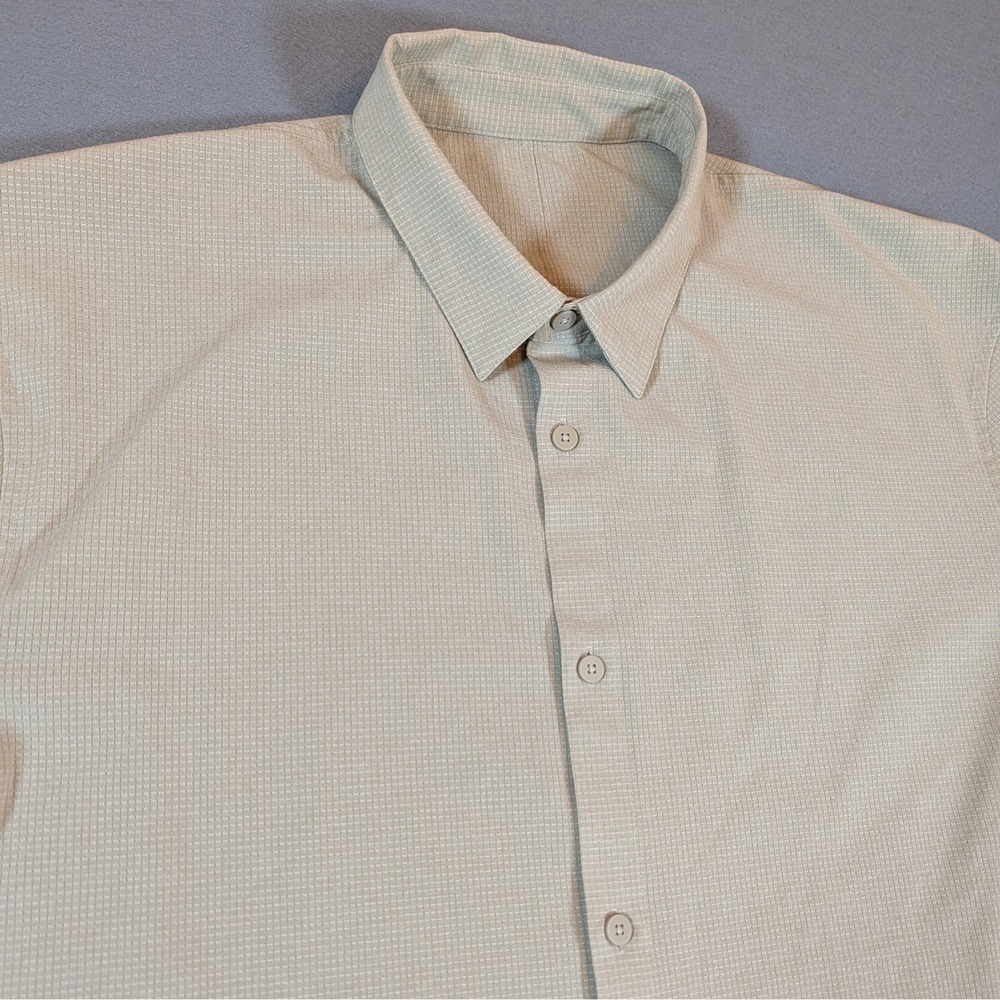 Lululemon‎ Mens Waffle Weave Button Up Shirt Short Sleeve Light Gray Size XL